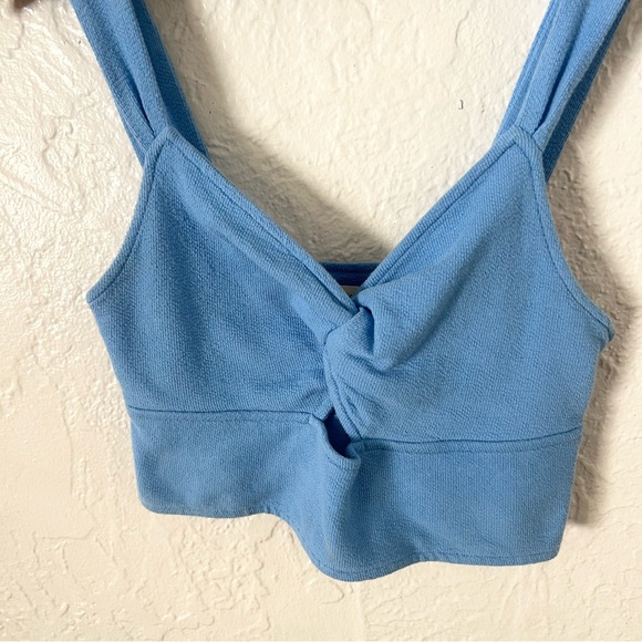 SOLD 🛑 Madewell Blue Knot Front Cutout Crop Tank - Picture 5 of 8